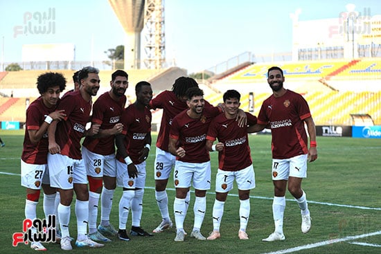 احتفال لاعبى سيراميكا بالهدف مع عمرو السولية احتفال لاعبى سيراميكا بالهدف مع عمرو السولية