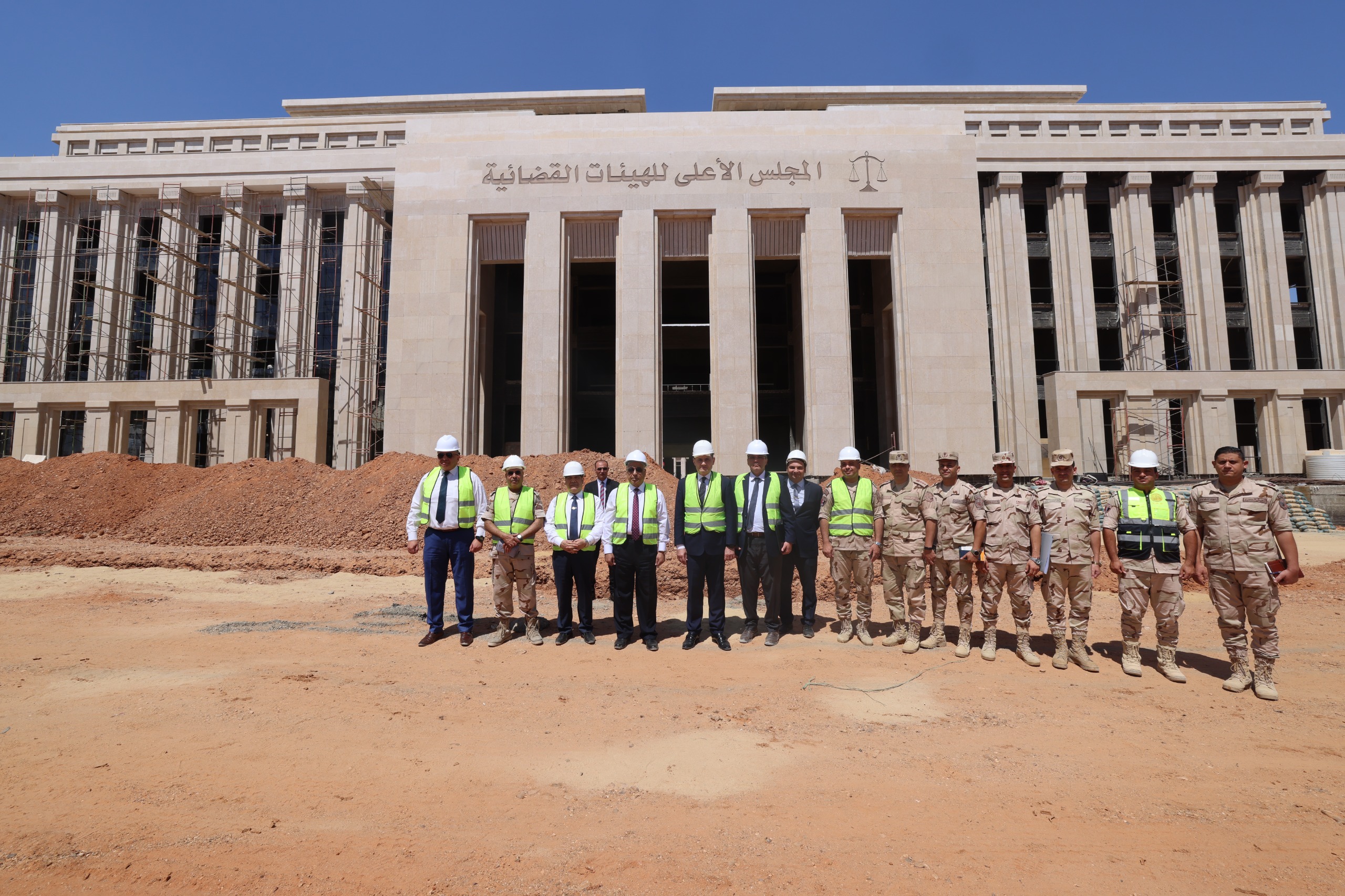 وزير العدل فى جولته بمدينة العدالة