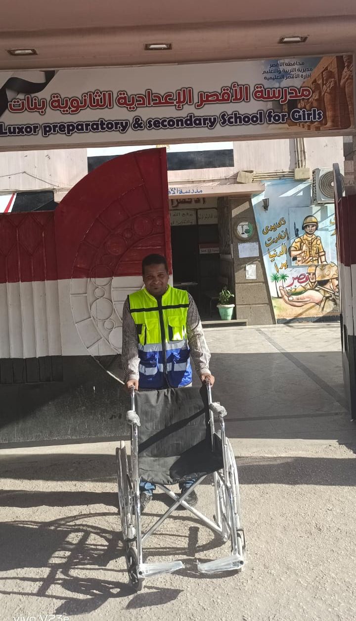 توفير كراسي لكبار السن فى لجان انتخابات مجلس الشيوخ