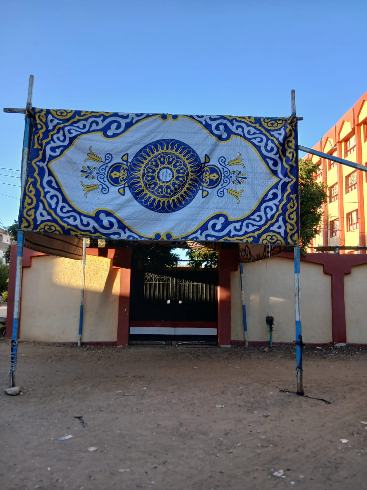 تجهيزات المقرات الإنتخابية إستعداداً لإنتخابات مجلس الشيوخ بالزينية