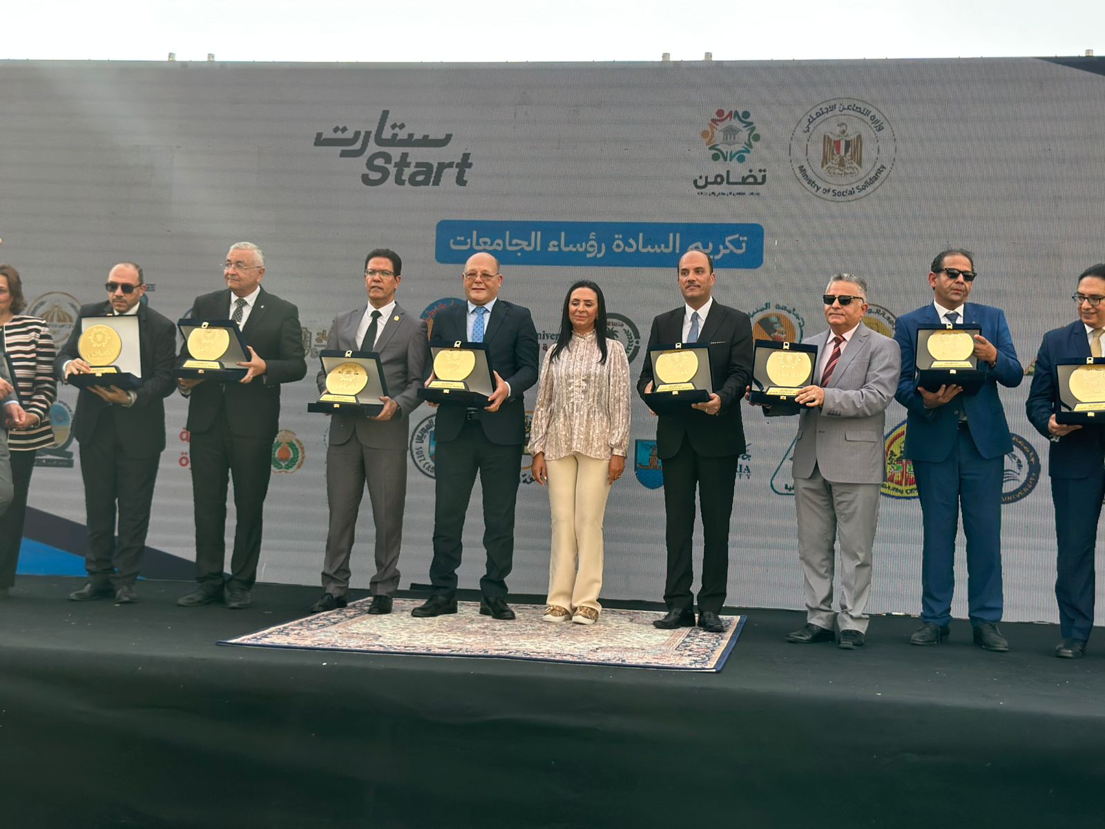 رئيس جامعة سوهاج بالتكريم رئيس جامعة سوهاج بالتكريم