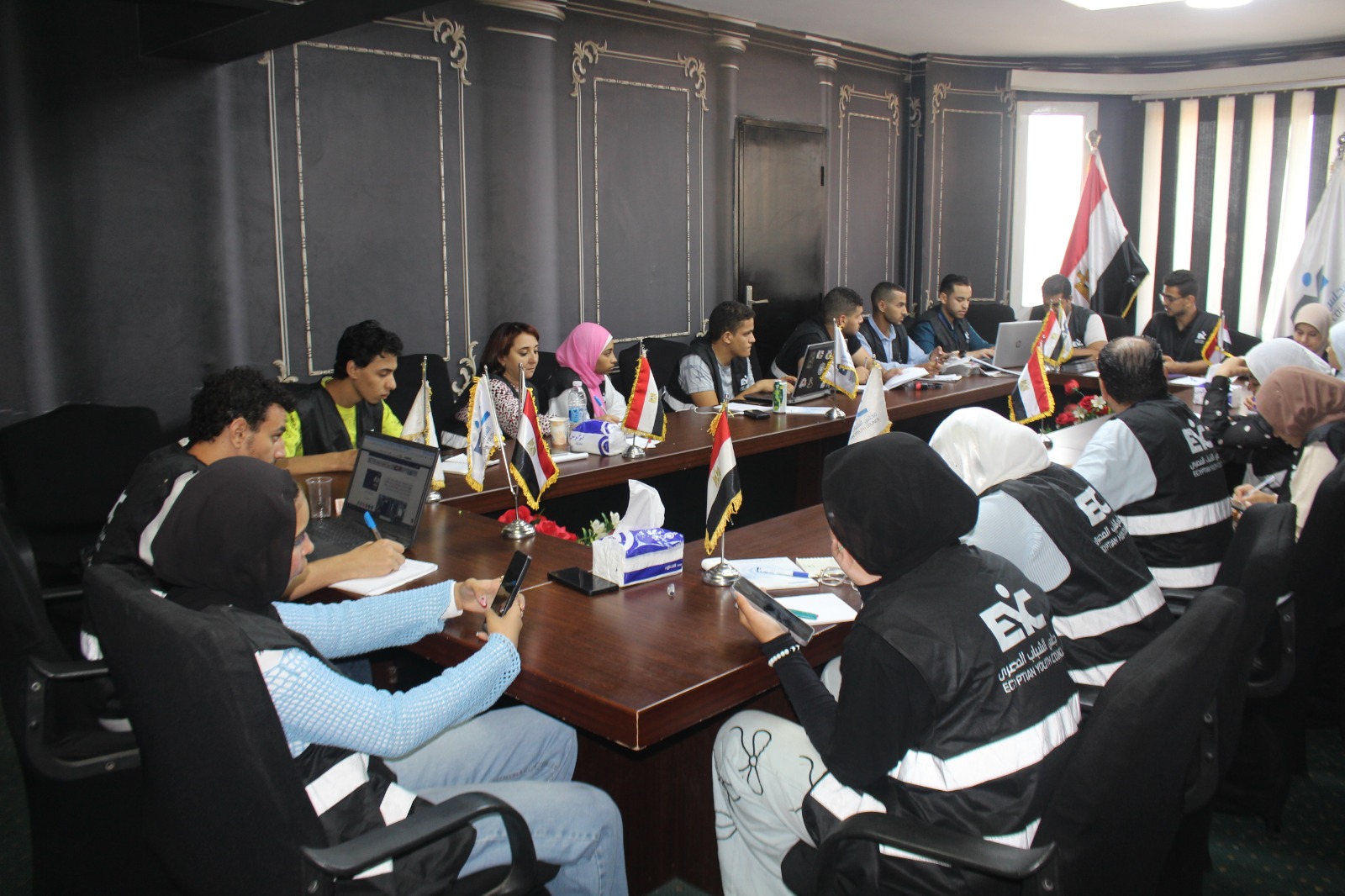 غرفه رصد مجلس الشباب المصرى  (1)