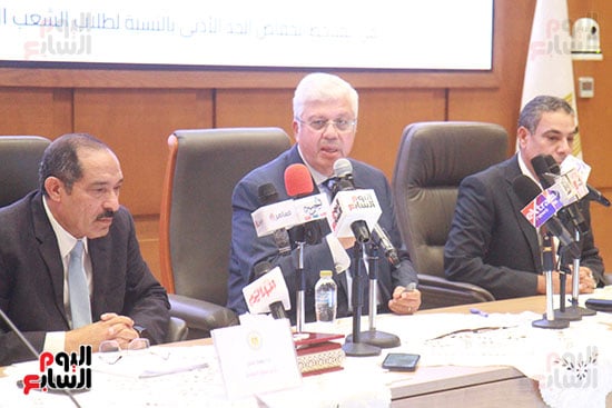 عادل عبدالغفار المُتحدث الرسمى للوزارة وأيمن عاشور وزير التعليم العالى وجودة غانم رئيس قطاع التعليم  (9)