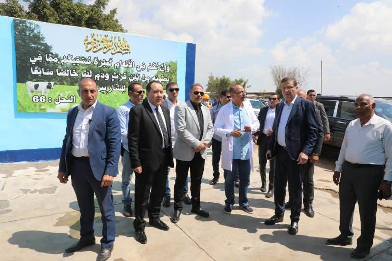 وزير الزراعة ومحافظ الشرقية يتفقدان مشروع الصالحية الزراعى (3)