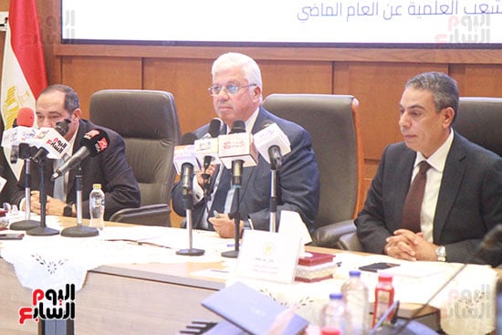 عادل عبدالغفار المُتحدث الرسمى للوزارة وأيمن عاشور وزير التعليم العالى وجودة غانم رئيس قطاع التعليم  (12)