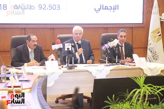 عادل عبدالغفار المُتحدث الرسمى للوزارة وأيمن عاشور وزير التعليم العالى وجودة غانم رئيس قطاع التعليم  (5)