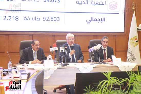 عادل عبدالغفار المُتحدث الرسمى للوزارة وأيمن عاشور وزير التعليم العالى وجودة غانم رئيس قطاع التعليم  (3)