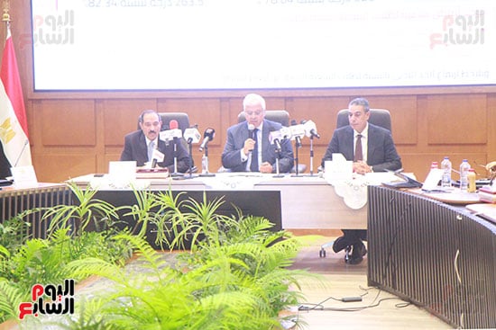 عادل عبدالغفار المُتحدث الرسمى للوزارة وأيمن عاشور وزير التعليم العالى وجودة غانم رئيس قطاع التعليم  (15)