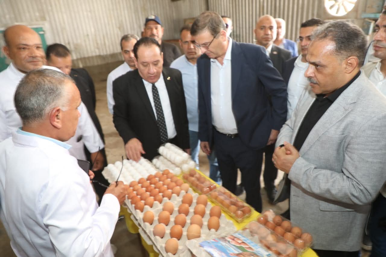 وزير الزراعة ومحافظ الشرقية يتفقدان مشروع الصالحية الزراعى (1)