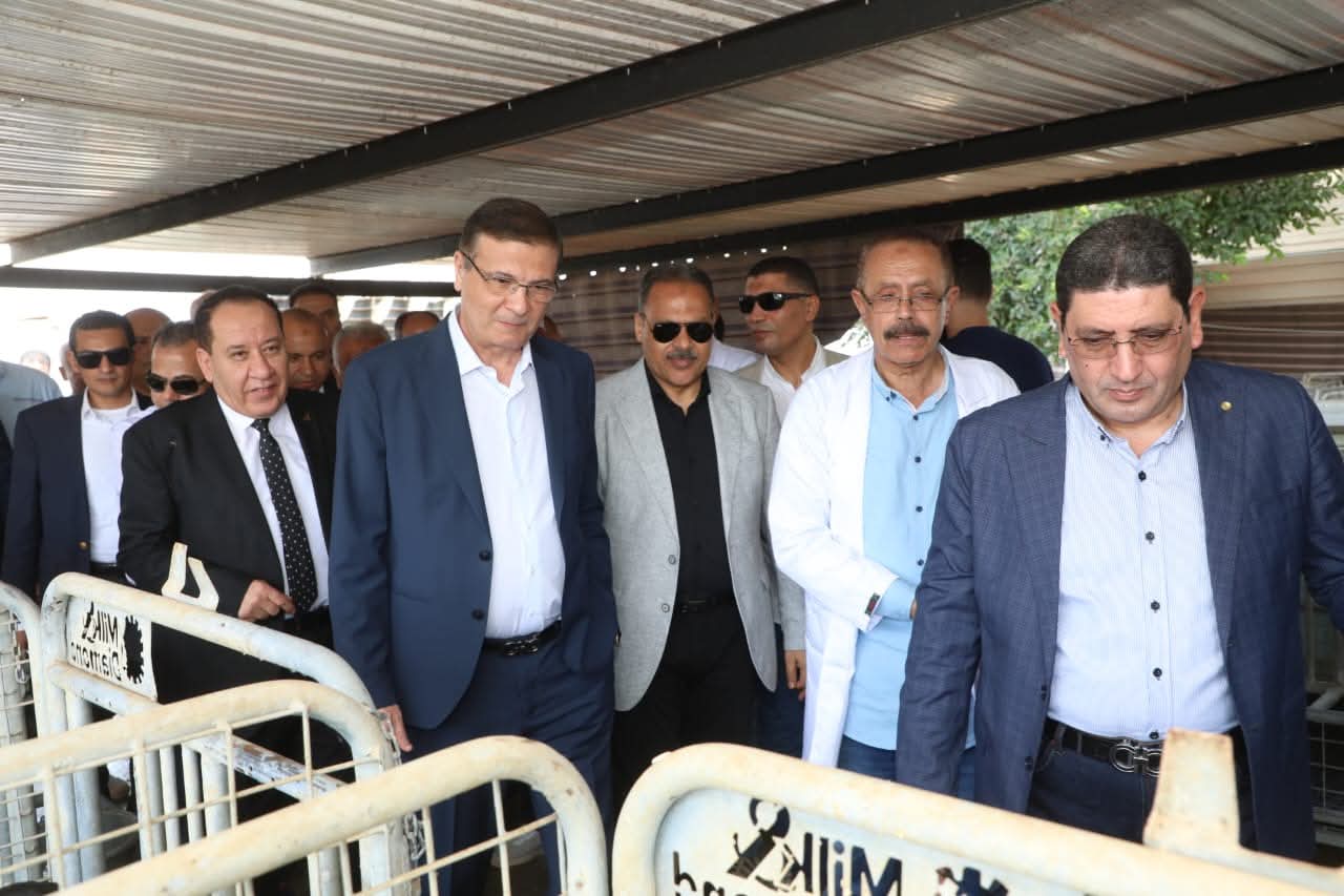 وزير الزراعة ومحافظ الشرقية يتفقدان مشروع الصالحية الزراعى (2)
