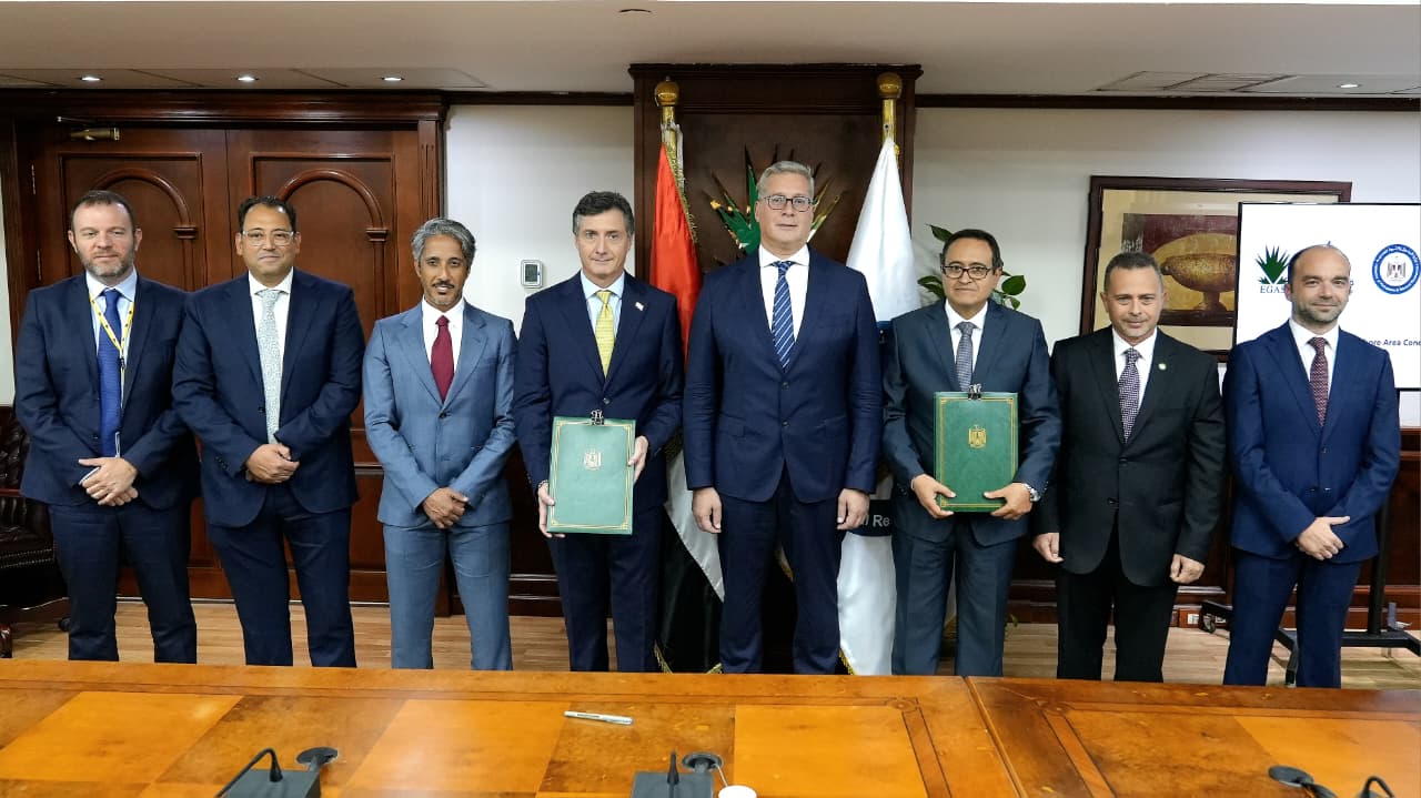وزير البترول والثروة المعدنية يشهد التوقيع بين إيجاس و إيني بحضور مسئولي بي بي وقطر انرجي وزير البترول والثروة المعدنية يشهد التوقيع بين إيجاس و إيني بحضور مسئولي بي بي وقطر انرجي