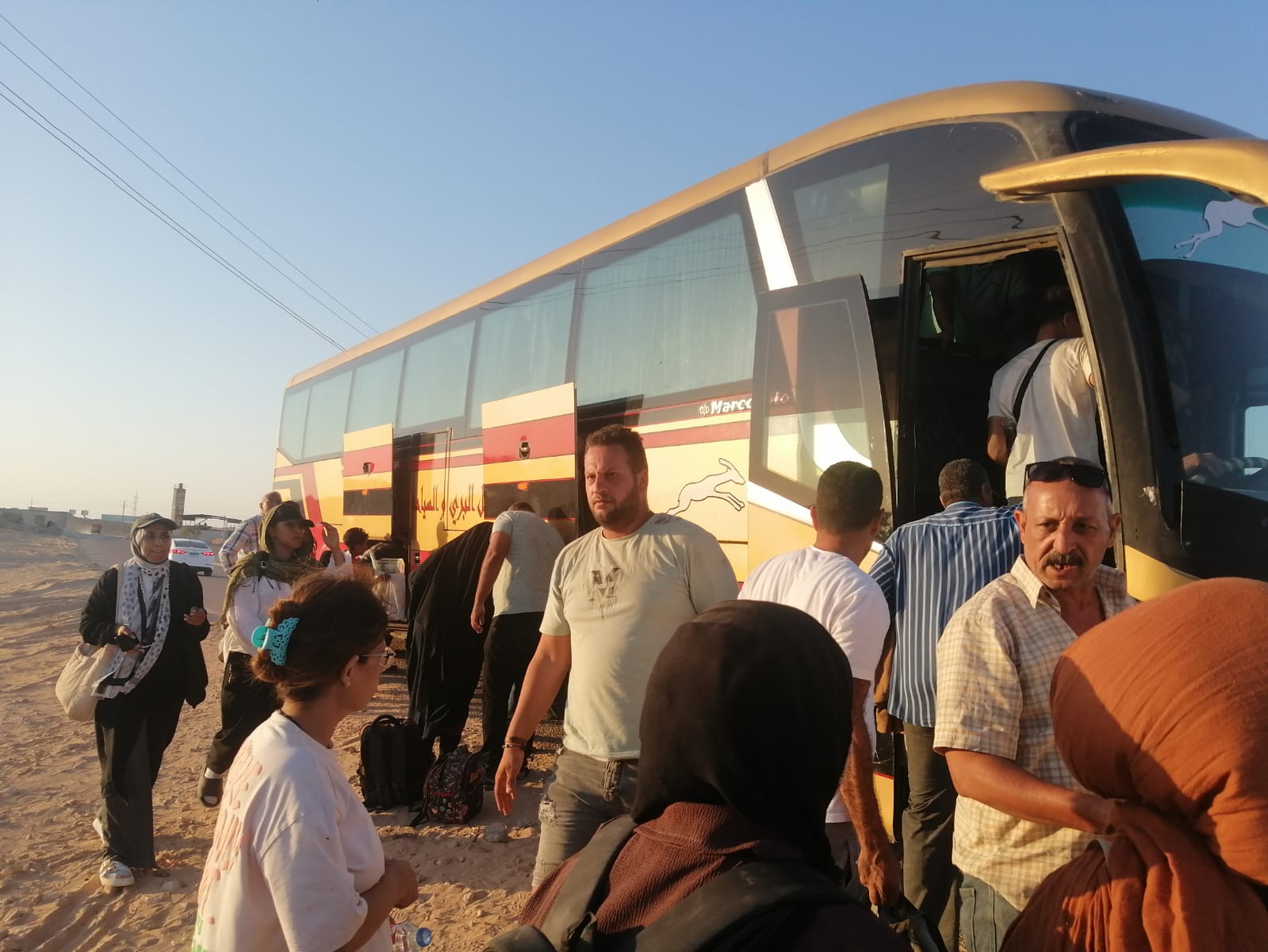 تشغيل اتوبيسات لنقل ركاب قطار مطروح (3)