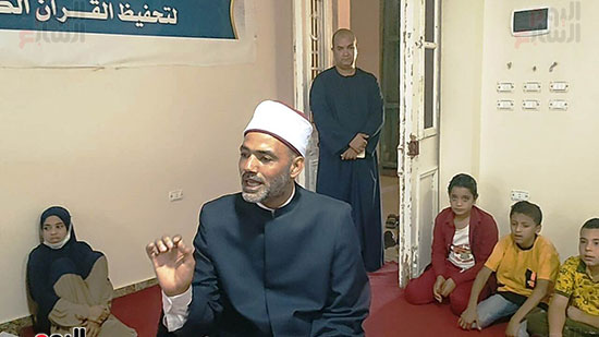 قراءة-وترديد-من-الطلاب-خلف-الشيخ