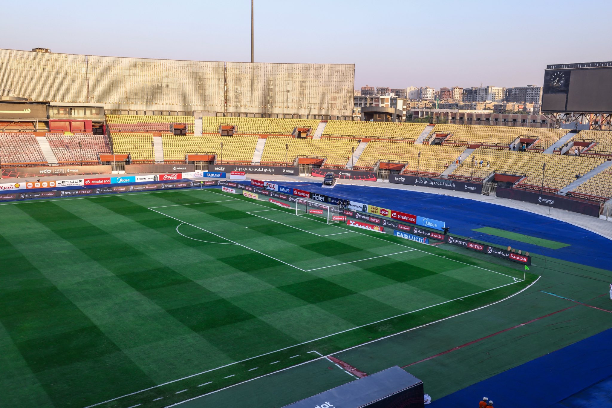 ملعب مباراة الاهلي وبيراميدز