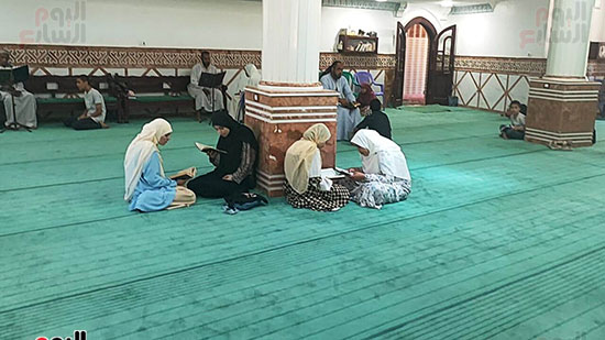 داخل-المسجد-يتم-السرد