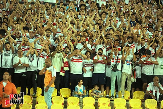 الجماهير تساند الفريق الجماهير تساند الفريق