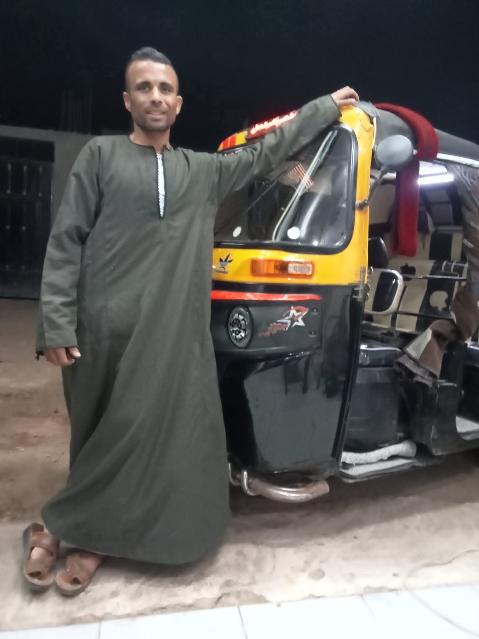 سائق توك توك الأقصر