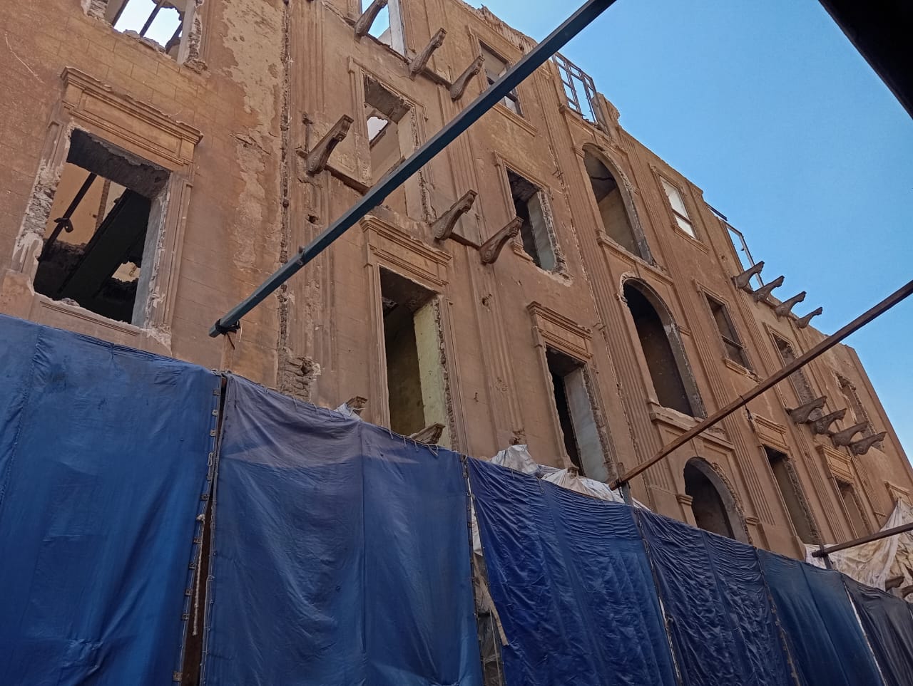 انهيار طوابق منزل بالمنصورة أثناء تنفيذ قرار إزالة (9)