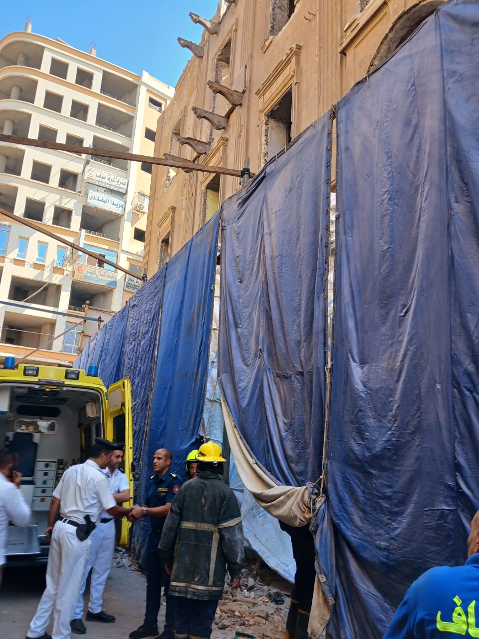 انهيار طوابق منزل بالمنصورة أثناء تنفيذ قرار إزالة (1)