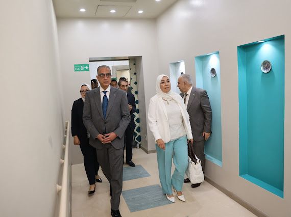 محافظ الفيوم يتفقد التجهيزات الطبية المقدمة من مصر الخير عضو التحالف الوطنى لمركز الأورام (3)