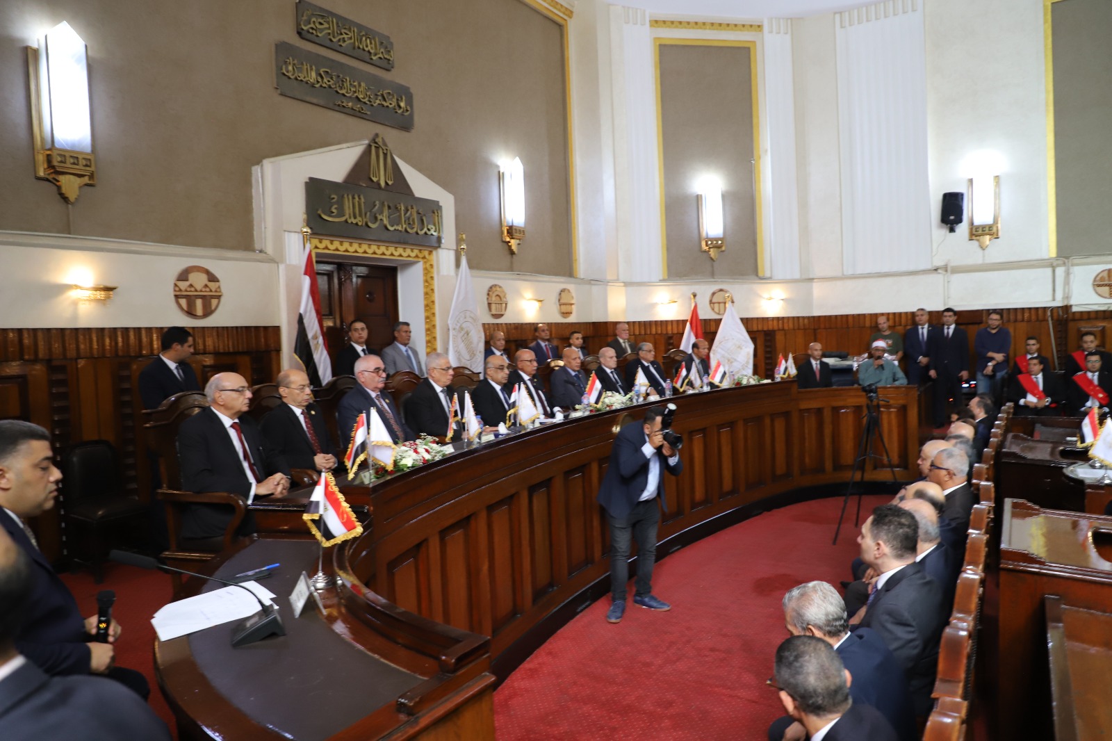 رئيس محكمة النقض ووزير العدل يشهدان أداء 224 قاضيا لليمين تمهيداً لاستلام عملهم بالمحاكم الابتدائية رئيس محكمة النقض ووزير العدل يشهدان أداء 224 قاضيا لليمين تمهيداً لاستلام عملهم بالمحاكم الابتدائية