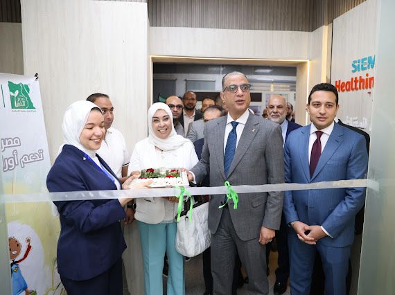 محافظ الفيوم يتفقد التجهيزات الطبية المقدمة من مصر الخير عضو التحالف الوطنى لمركز الأورام (1)