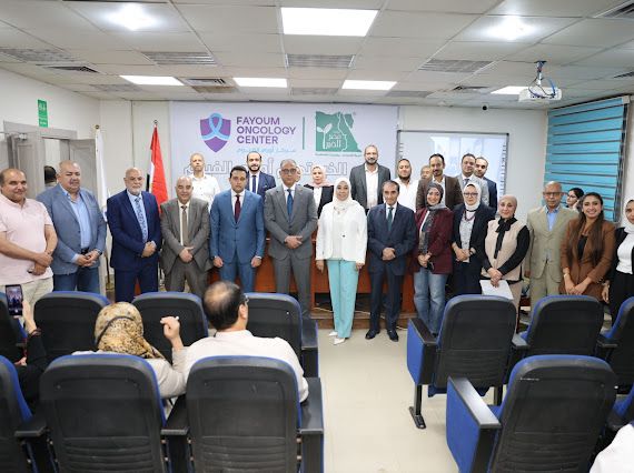 محافظ الفيوم يتفقد التجهيزات الطبية المقدمة من مصر الخير عضو التحالف الوطنى لمركز الأورام (4)