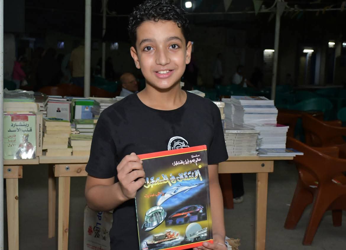 احظ الاطفال يشتري كتاب