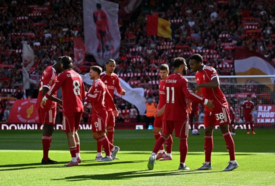 احتفال لاعبى ليفربول احتفال لاعبى ليفربول