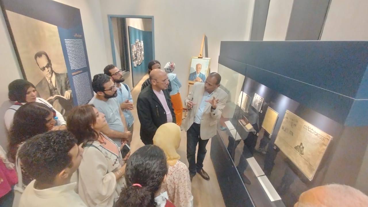 معرض يوثّق رحلة نجيب محفوظ من الاغتيال إلى الرحيل (1)
