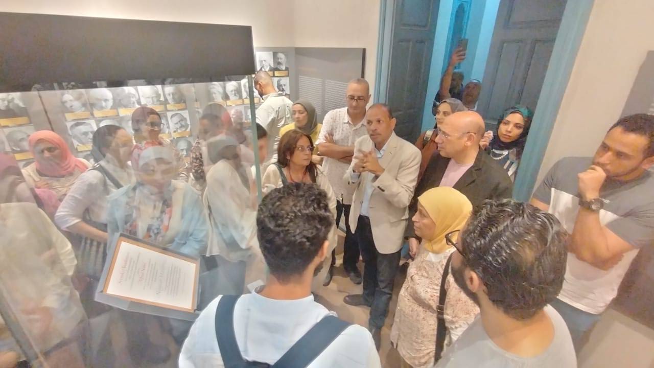 معرض يوثّق رحلة نجيب محفوظ من الاغتيال إلى الرحيل (3)