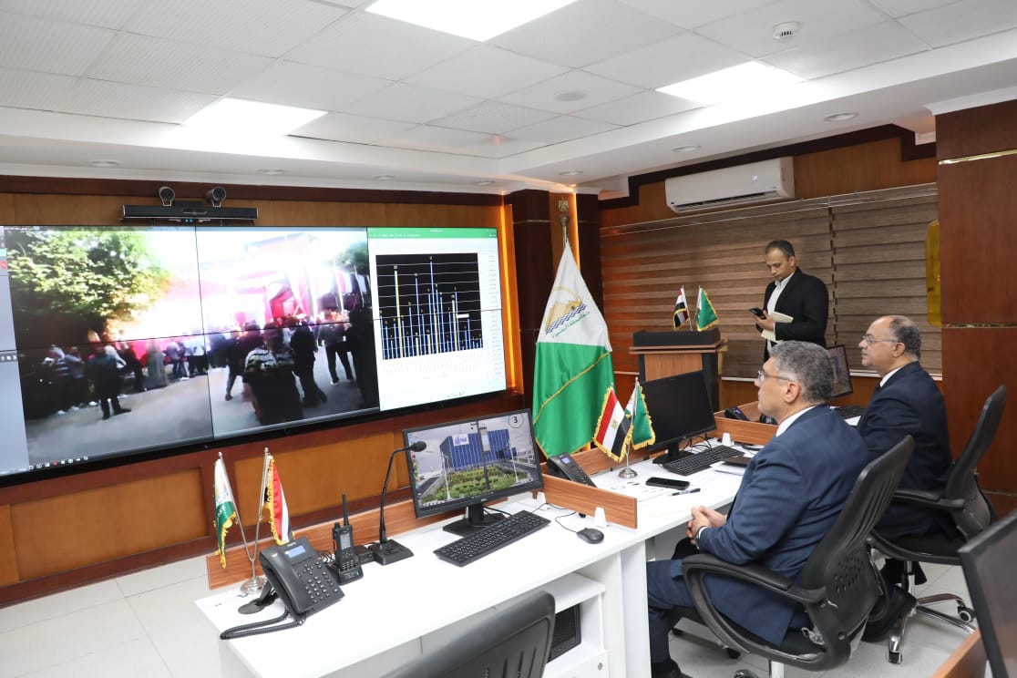 محافظ الجيزة يتابع التصويت باللجان محافظ الجيزة يتابع التصويت باللجان