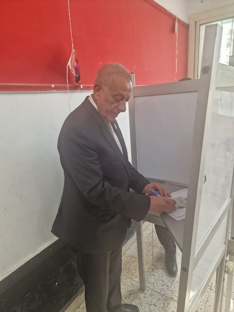 اللواء كمال الدالى محافظ الجيزة الأسبق اللواء كمال الدالى محافظ الجيزة الأسبق