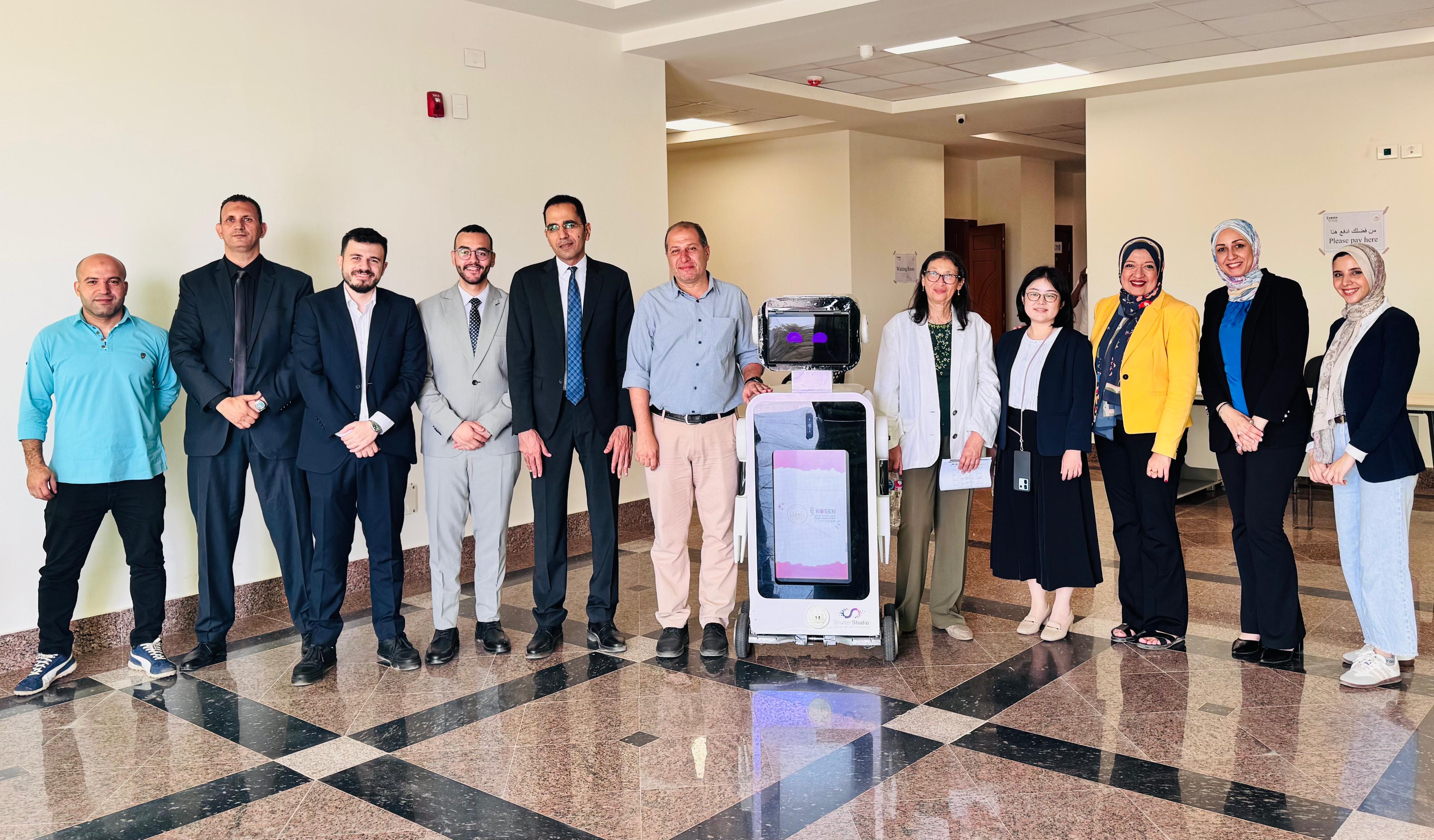 صندوق تطوير التعليم يدشن أول تجربة للروبوتات لإرشاد الطلاب باختبارات القبول بمعهد كوزن (2)