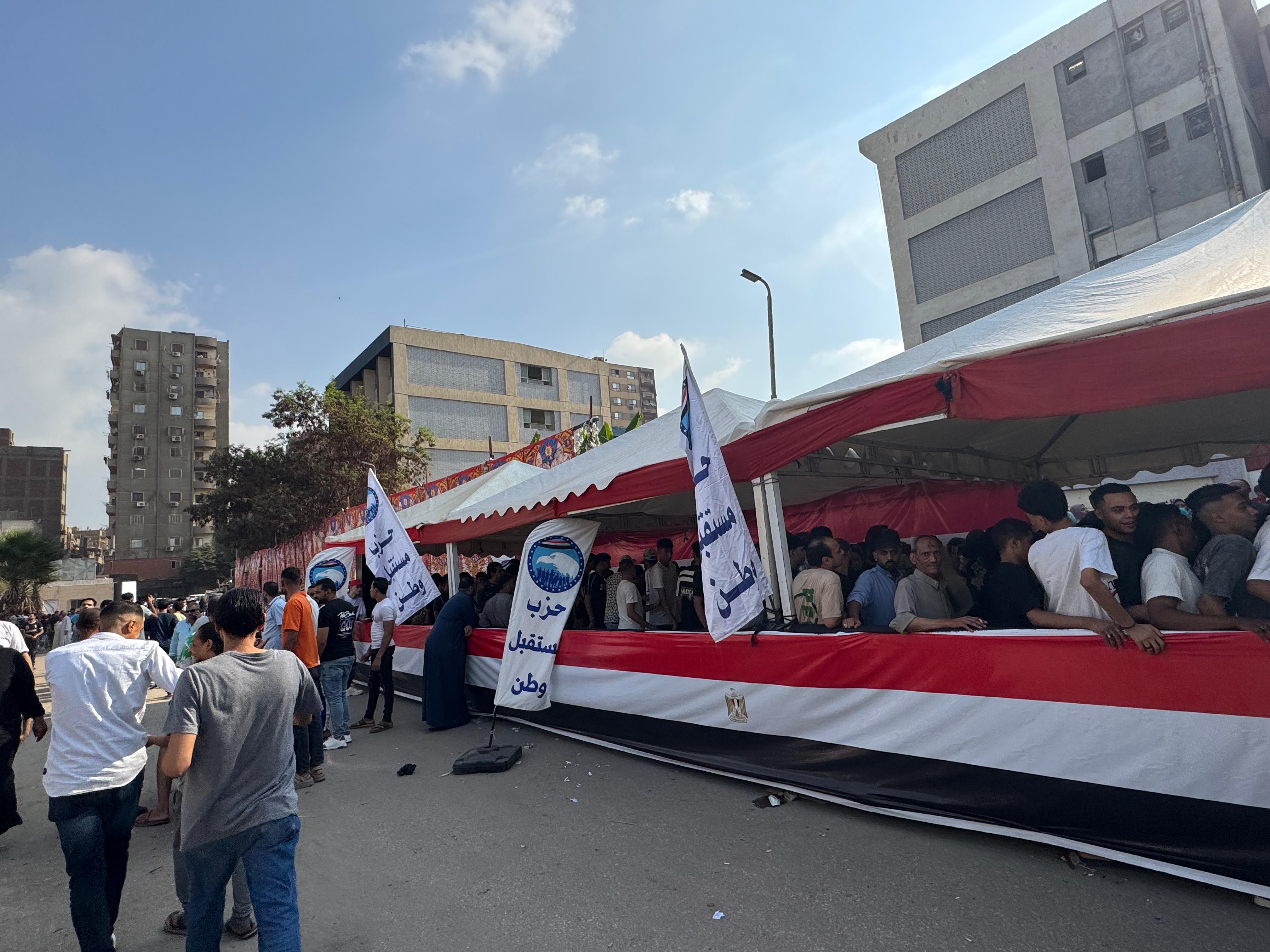 حشود الناخبين أمام مقار اللجان في دار السلام5