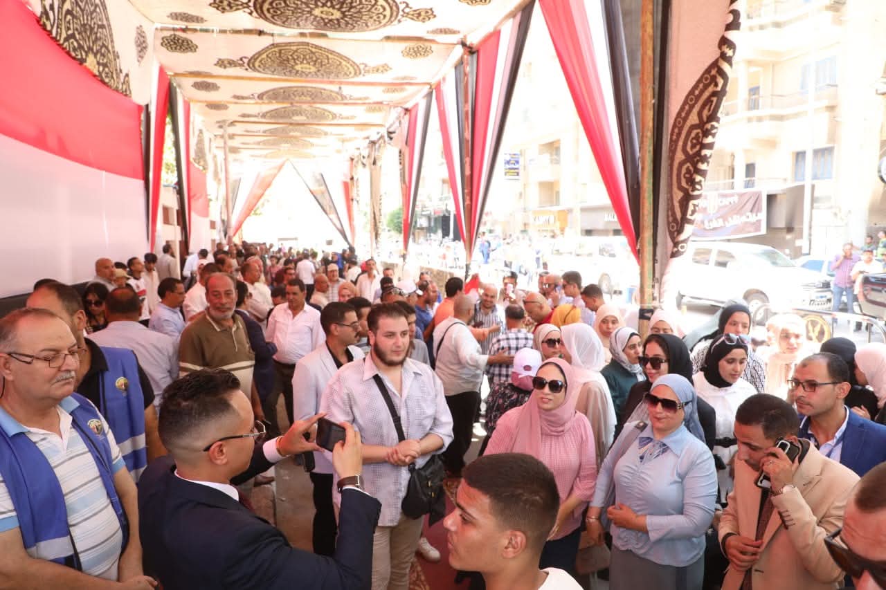 محافظ الشرقية يتفقد سير العملية الانتخابية (3)