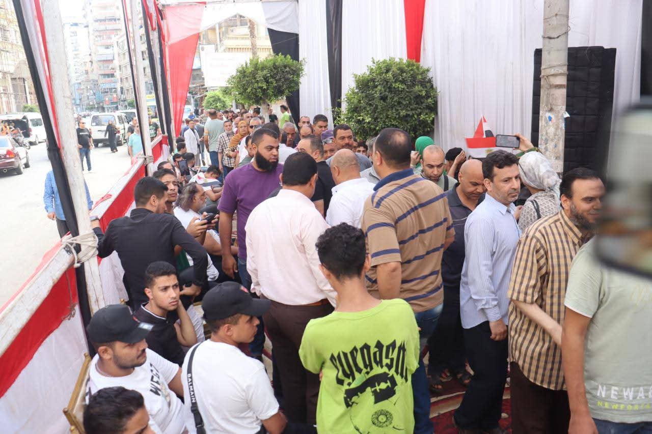 توافد الناخببن على اللجان 