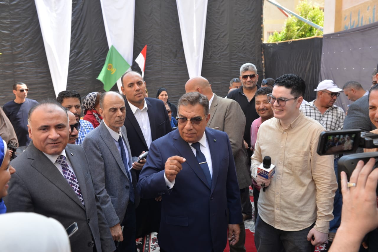 محافظ الدقهلية يتفقد سير العملية الانتخابية في لجان مجلس الشيوخ (3)