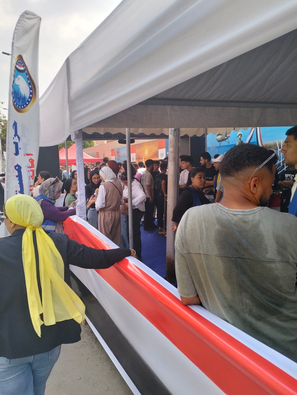 حشود الشباب في اللجان الانتخابية بالزيتون حشود الشباب في اللجان الانتخابية بالزيتون