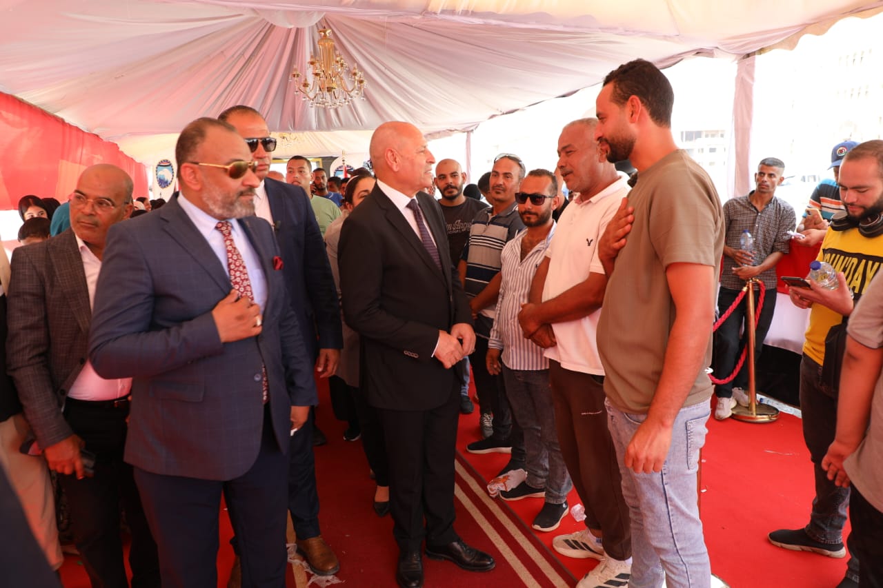 تفقد الدكتور إبراهيم صابر محافظ القاهرة عددًا من اللجان الانتخابية للاطمئنان على سير العملية الانتخابية في انتخابات الشيوخ تفقد الدكتور إبراهيم صابر محافظ القاهرة عددًا من اللجان الانتخابية للاطمئنان على سير العملية الانتخابية في انتخابات الشيوخ