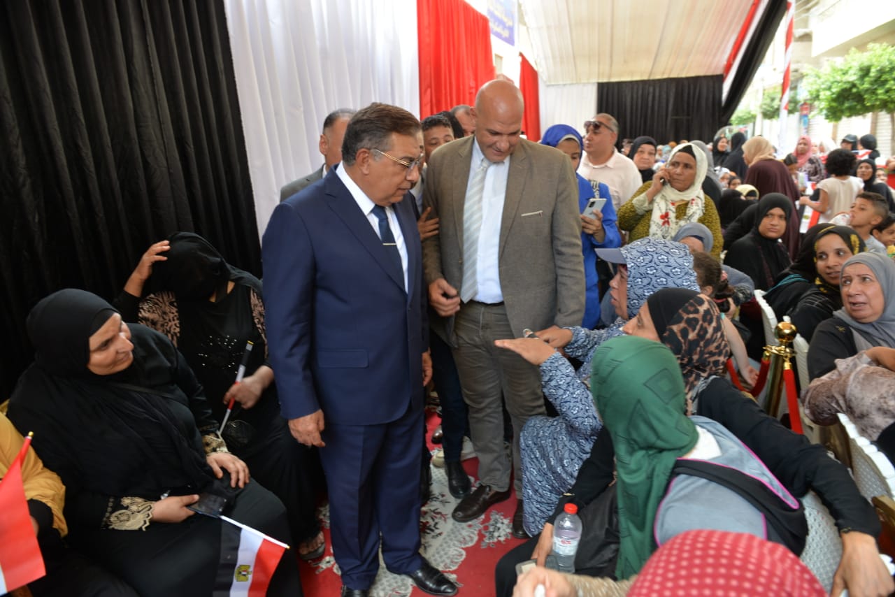 محافظ الدقهلية يتفقد سير العملية الانتخابية في لجان مجلس الشيوخ (5)