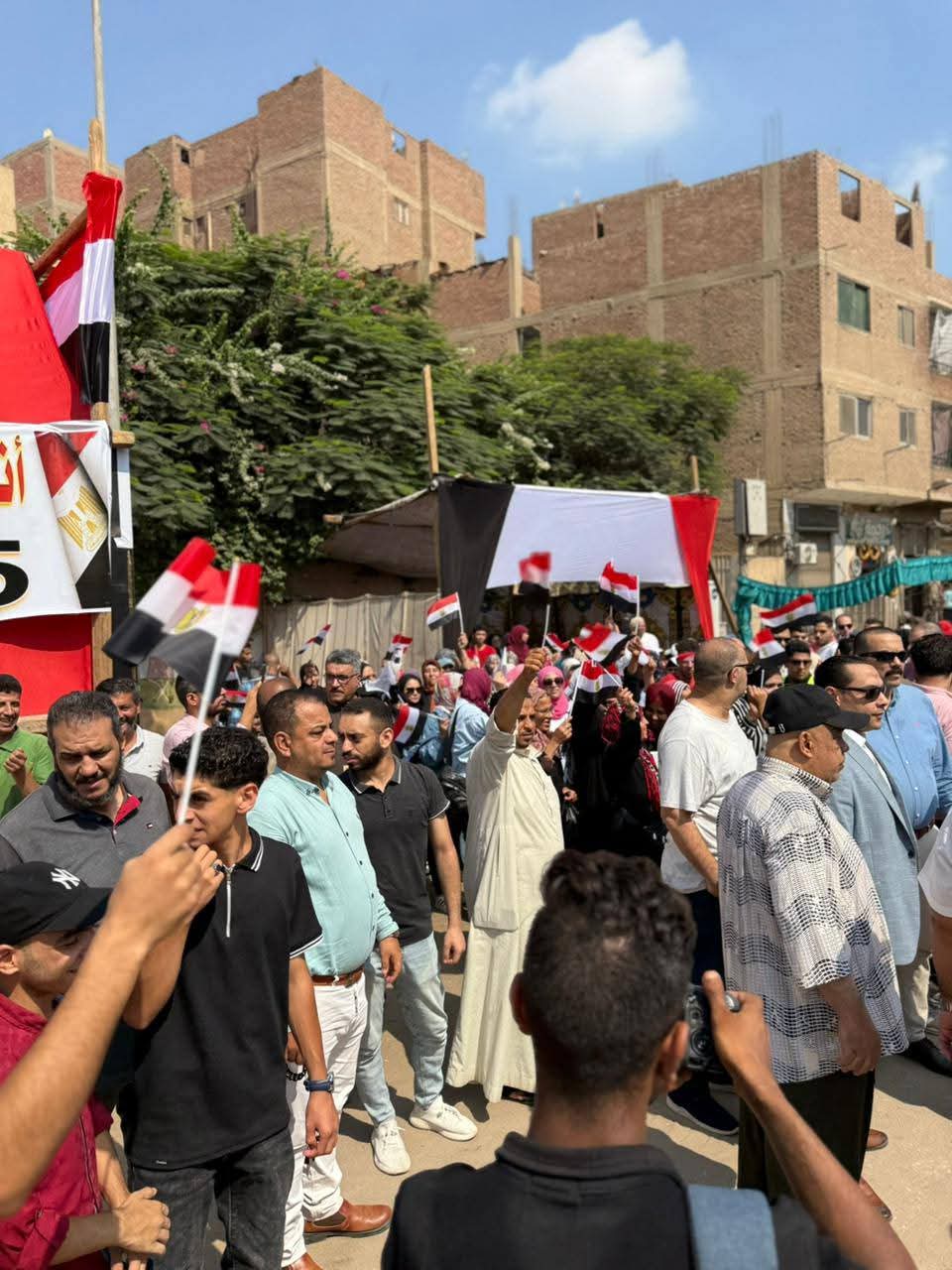 أعلام مصر تزين محيط اللجان الانتخابية بالقليوبية