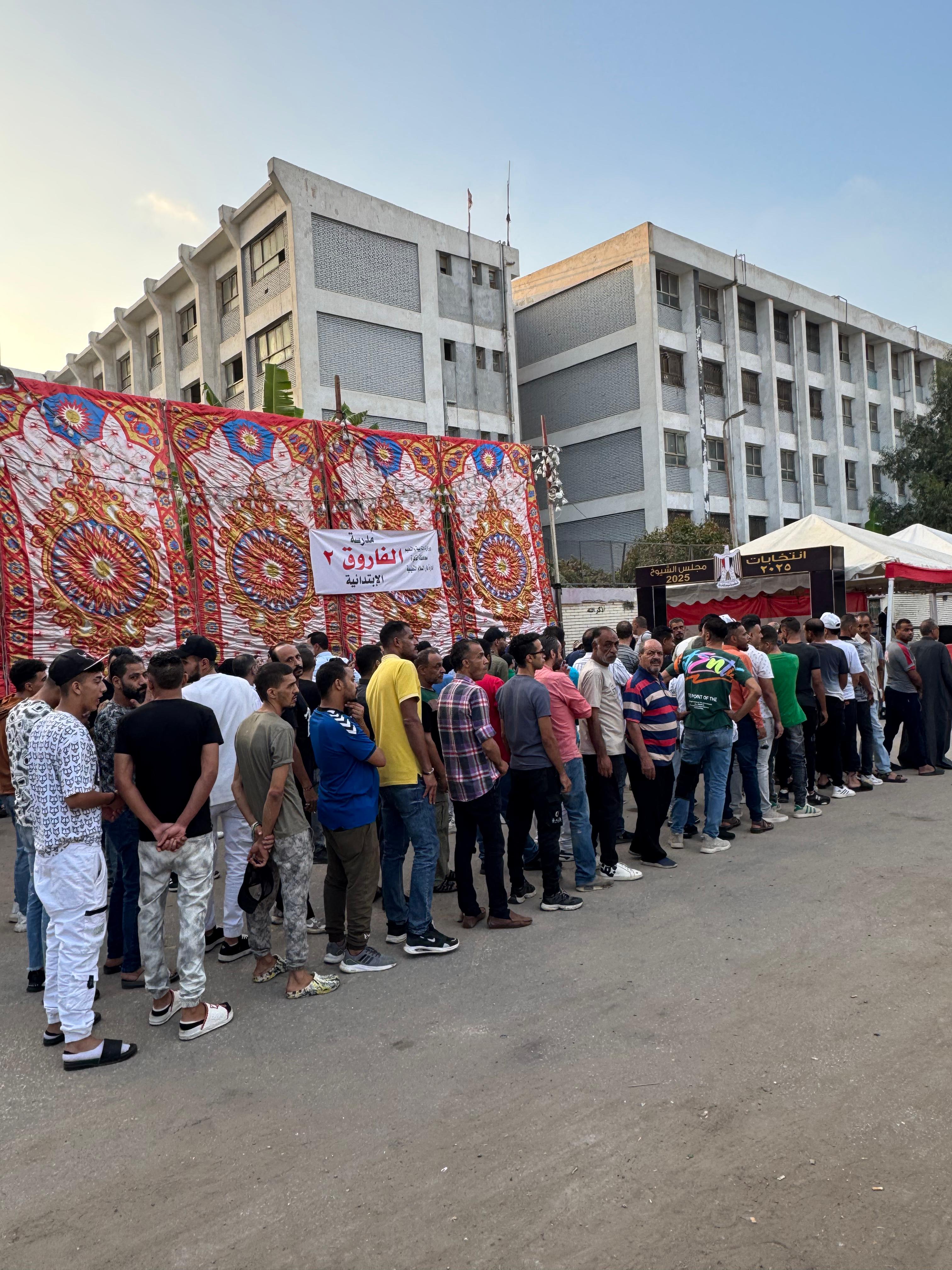 توافد الناخبين بكثافة