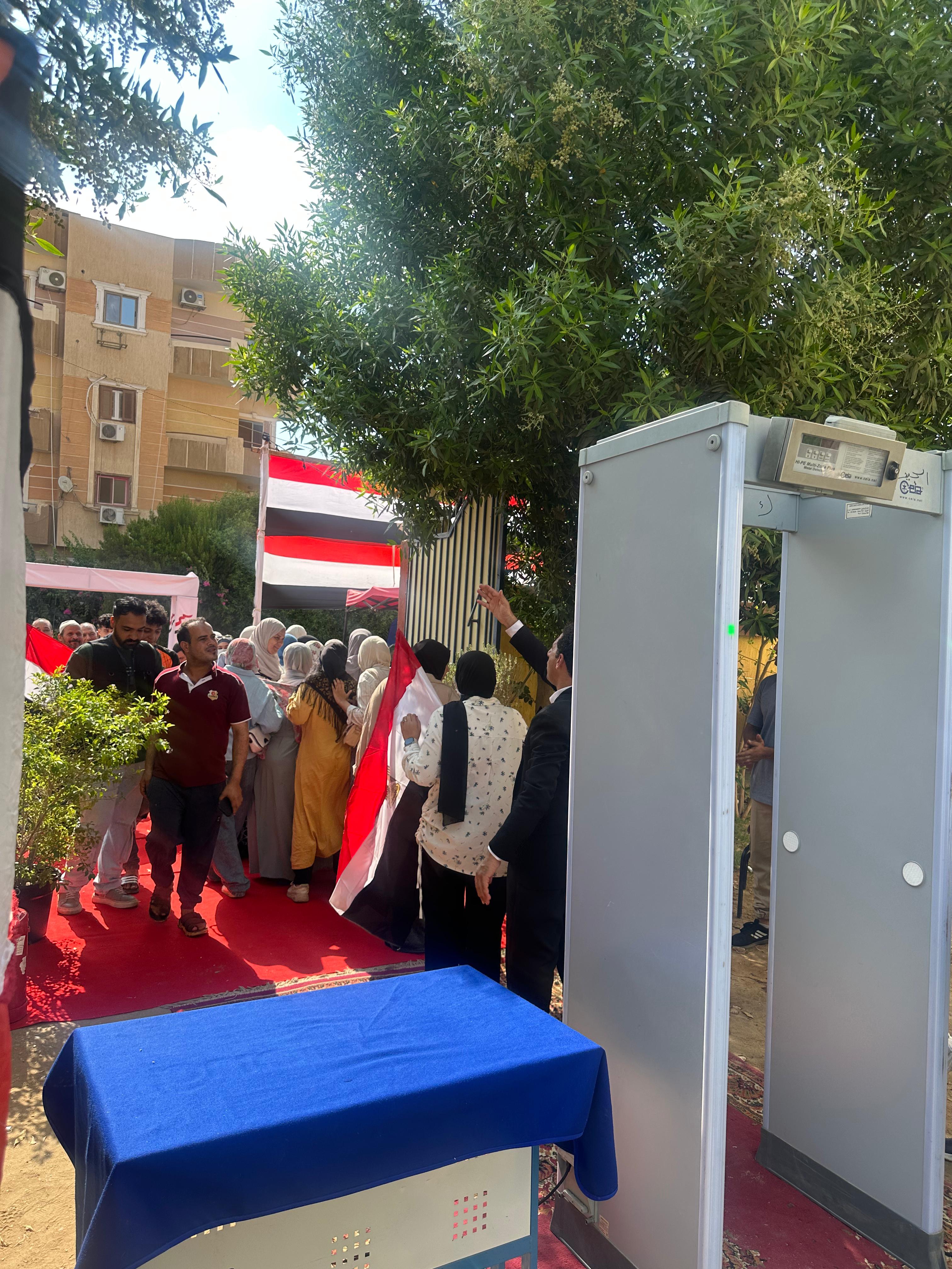 المواطنين امام اللجان المواطنين امام اللجان