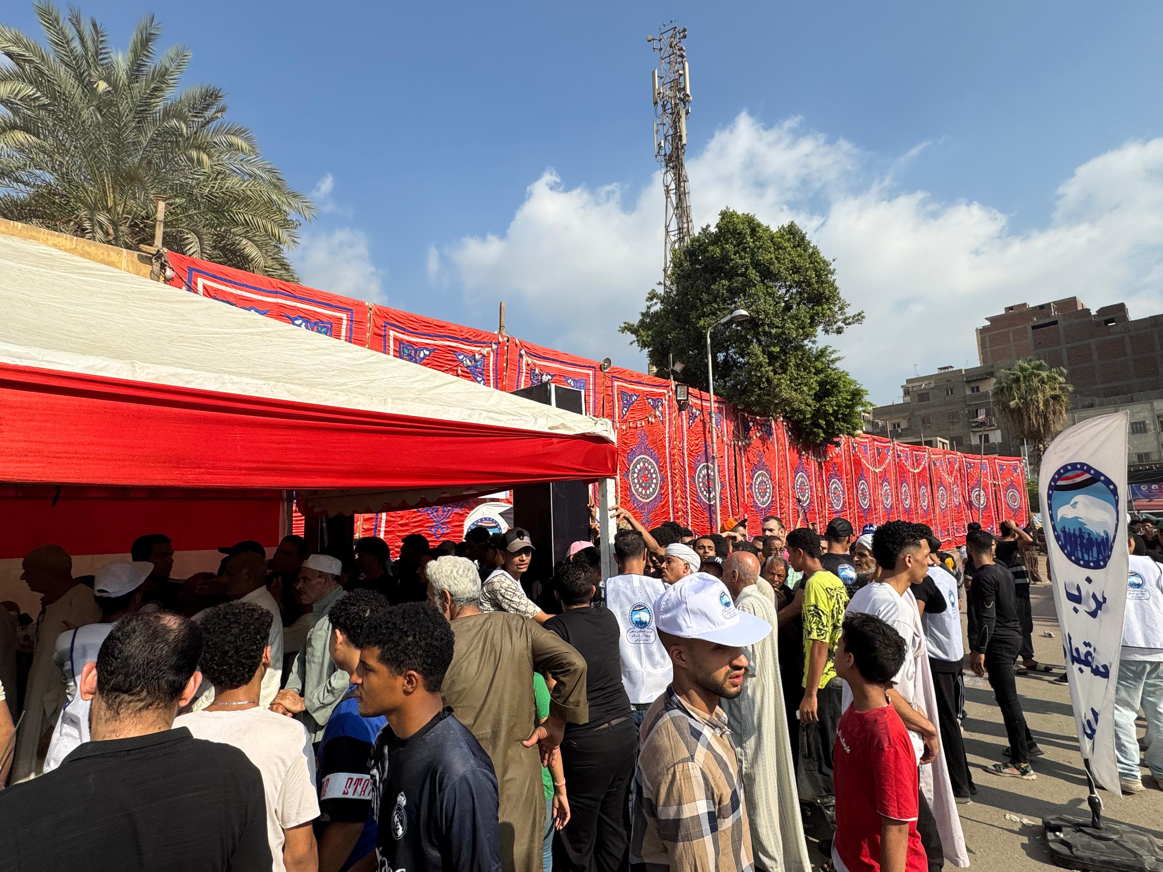 حشود الناخبين أمام مقار اللجان في دار السلام 3