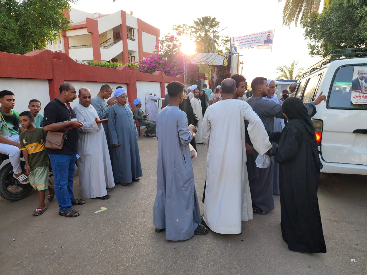 حشود وإقبال كثيف على لجان البعيرات غرب الأقصر (1)
