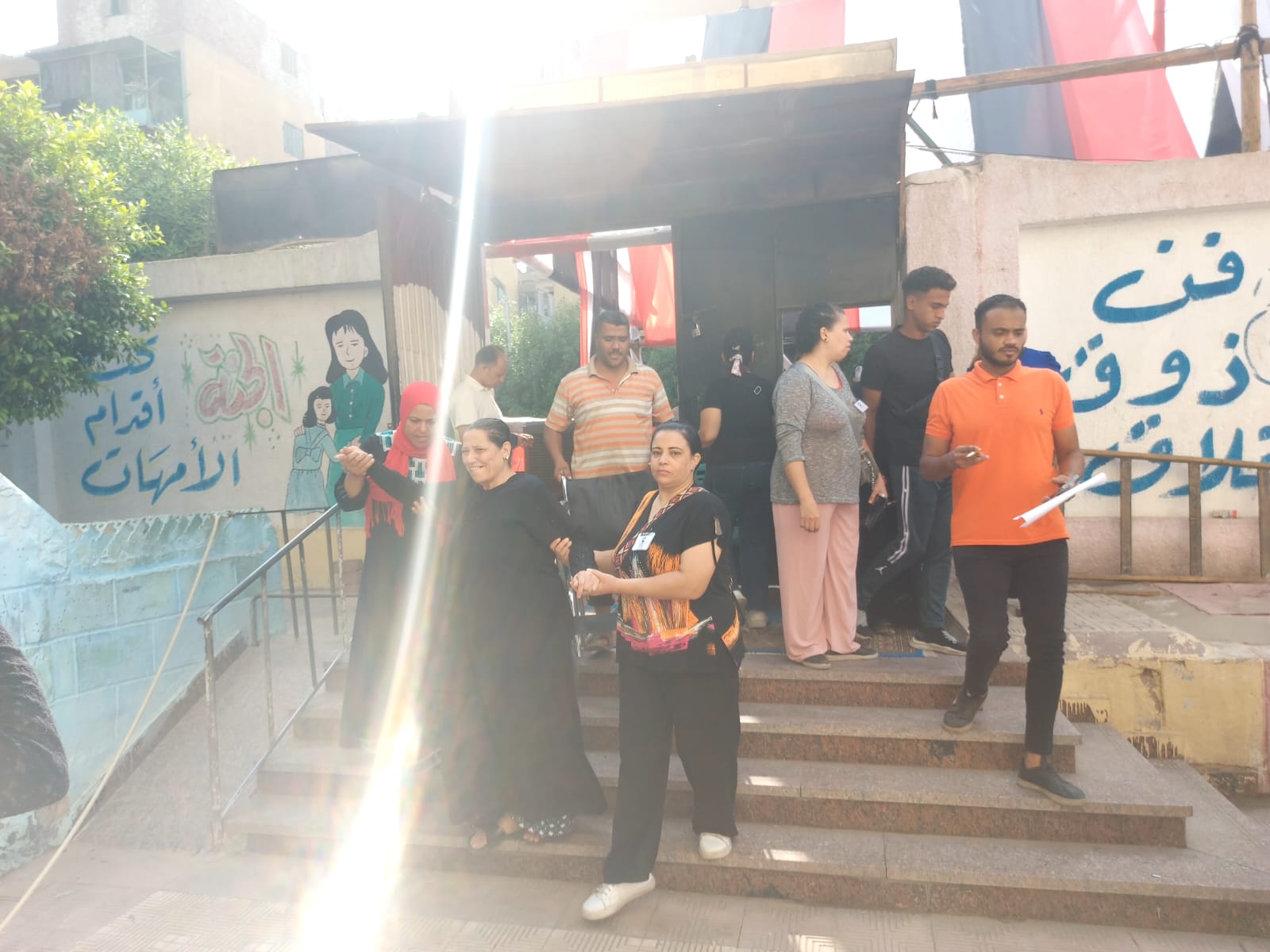 إقبال ملحوظ من كبار السن على لجان الزاوية الحمراء