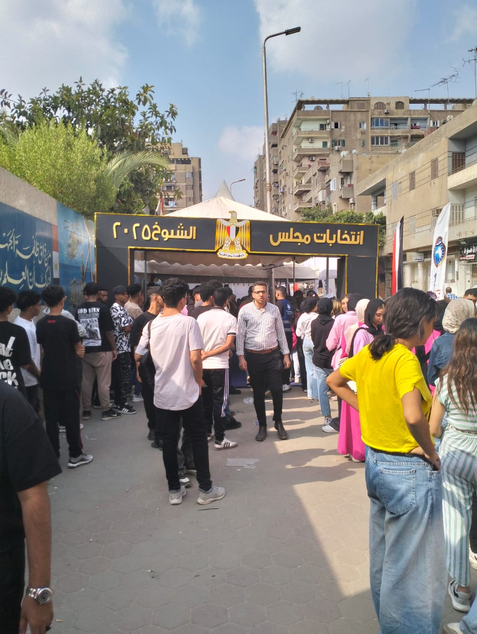 طوابير الشباب أمام اللجان الانتخابية في الزيتون