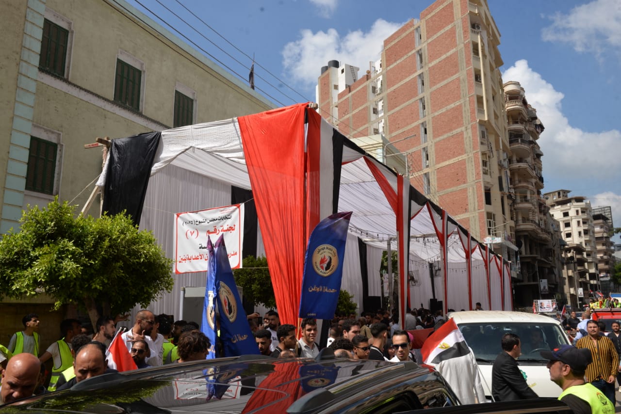 محافظ الدقهلية يتفقد سير العملية الانتخابية في لجان مجلس الشيوخ (4)