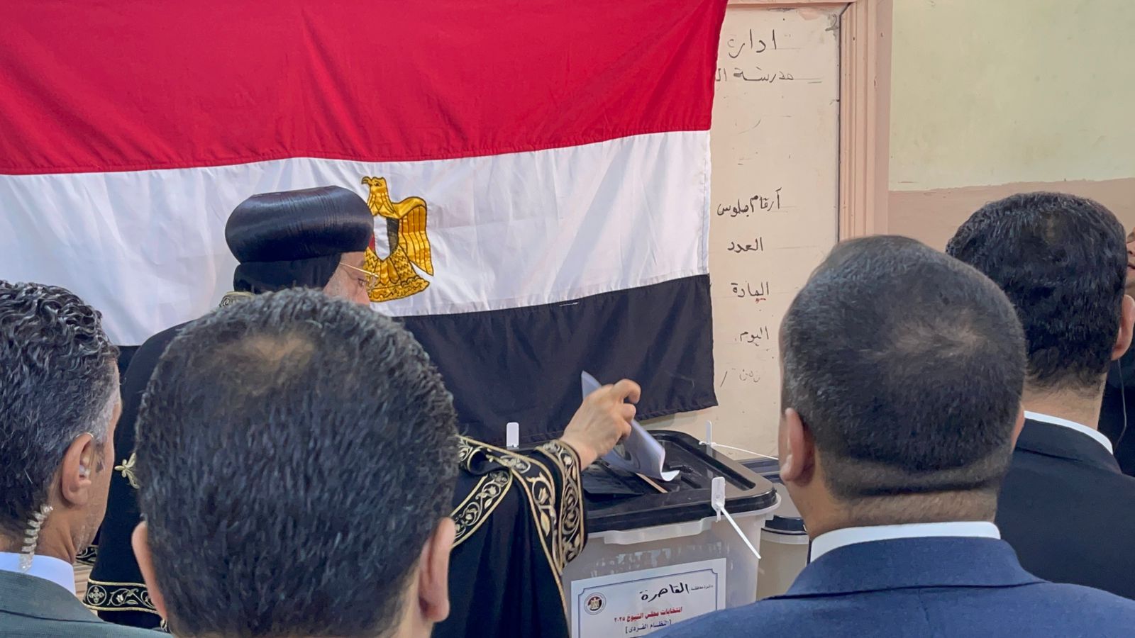 البابا تواضروس الثانى يدلى بصوته في انتخابات مجلس الشيوخ البابا تواضروس الثانى يدلى بصوته في انتخابات مجلس الشيوخ